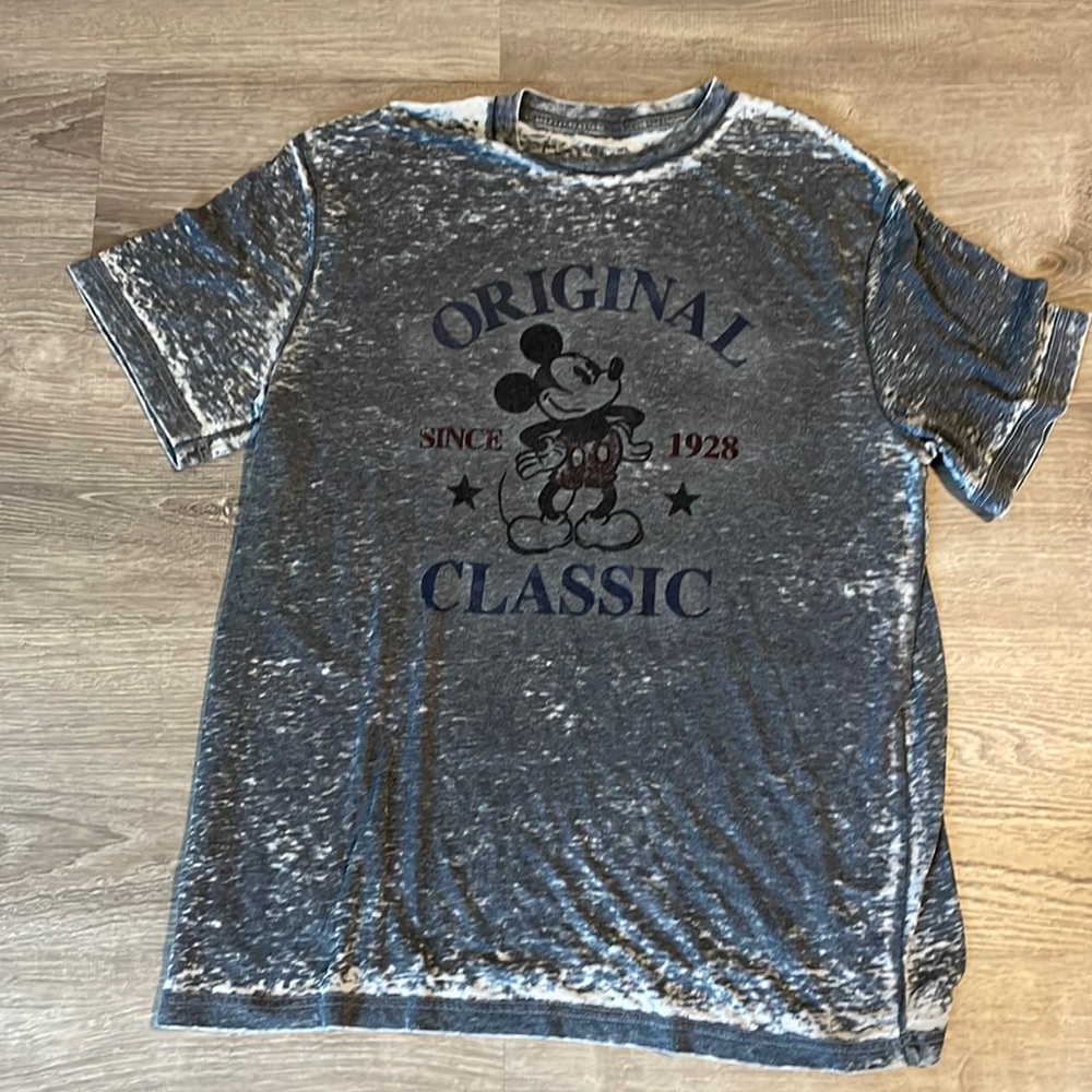 Vintage distressed Mickey Disney parks graphic shirt medium